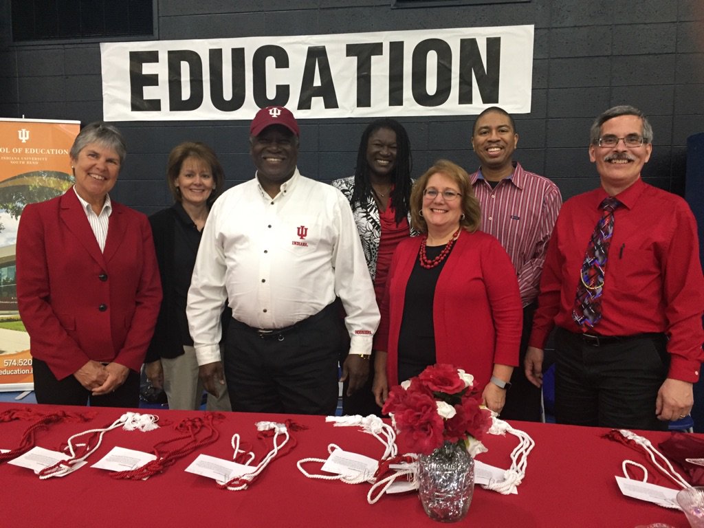 mbutlerharley1's tweet photo. @IUSBSchoolofEd #staff having a good time &amp; preparing for #commencement #IUSB2017 https://t.co/J5gTjB65Ve