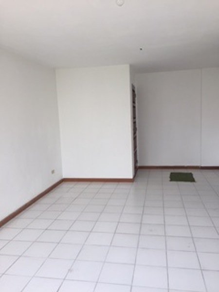 infinitibienes's tweet photo. Se vende apto en la Urb. Los Nísperos, edificio con antigüedad bien conservado, papeles en regla, tubería nueva, Consulte 0414-4000250. https://t.co/VacD9kLXgr