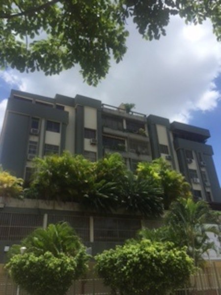 infinitibienes's tweet photo. Se vende apto en la Urb. Los Nísperos, edificio con antigüedad bien conservado, papeles en regla, tubería nueva, Consulte 0414-4000250. https://t.co/VacD9kLXgr