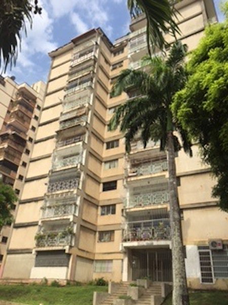 infinitibienes's tweet photo. Se vende apto en la Urb  Los Nísperos, edificio con antigüedad bien conservado, papeles en regla, tubería nueva.  Consulte 0414-4000250, https://t.co/Wsc4wCFL1Z