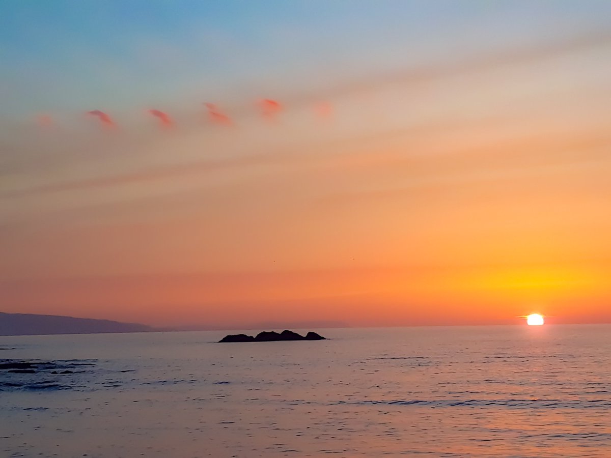 LizaRae_'s tweet photo. .. And to all a good night🌟 #weststrand #portrush #northcoast #sunset https://t.co/iFSbdxzHq8