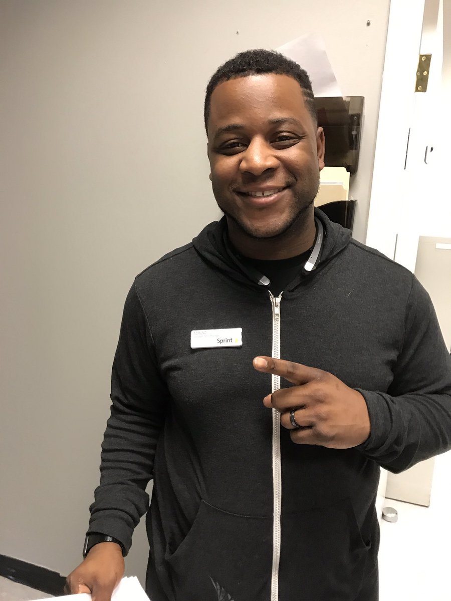 KYCLGuy's tweet photo. The CL Wizard, Edmund getting some practice helping our existing CL customers find more value! @chriswedin @jbarne30 @MKI_Champs #Sprint4CL https://t.co/lfArI9EPVi