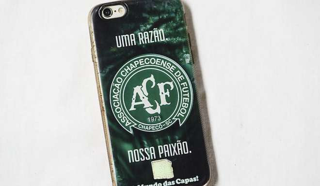 tutiguterrr's tweet photo. Los vecinos del pueblo donde cayó el avión de #Chapecoense devolverán los objetos... https://t.co/Syi9OXWiwY by #DiarioOle via @c0nvey https://t.co/QPu7MhQ4Zc