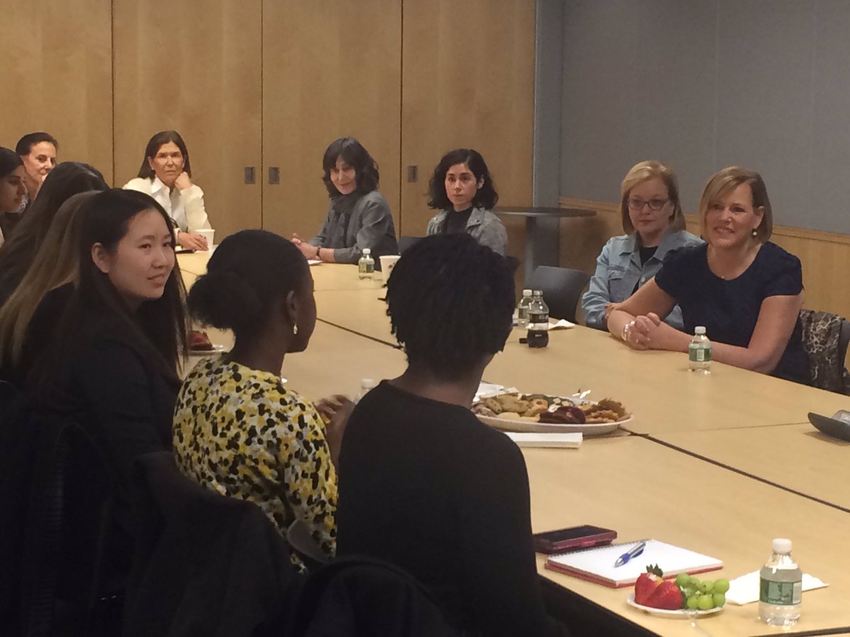 stonybrookalum's tweet photo. Women's leadership students have around table talk with @stonybrookalum @DawnZierNTRI CEO @Nutrisystem prior to tonight's main event! https://t.co/YrWd8tQQSQ