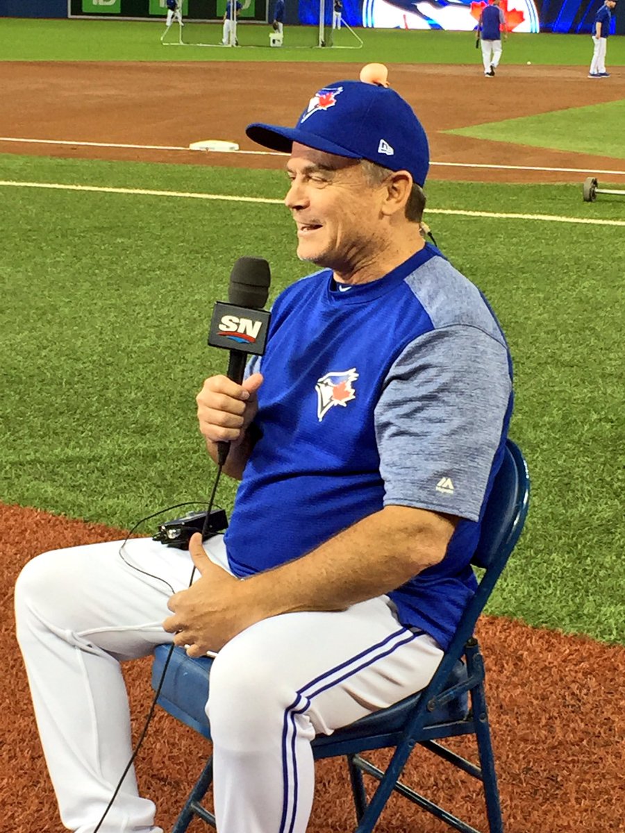 thehazelmae's tweet photo. Ryan Goins just put bubble gum on John Gibbons head as he does live interview #BlueJays https://t.co/C4KSPln1so