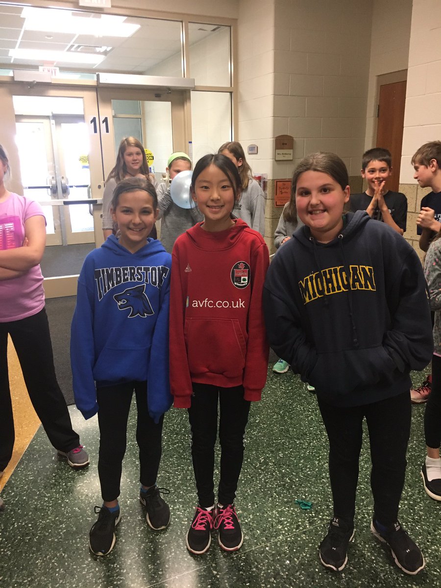 CPuterbaugh68's tweet photo. 5th grade balloon car races. @KHehl15 @DebSerdar @MrsRenz @Syl_STEM  @beckychick2514 #awesome https://t.co/HSgrZjuAML