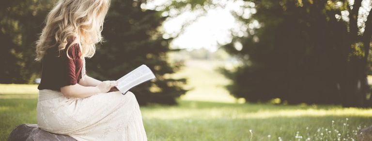 LifeStyleSmile_'s tweet photo. Looking for something new to read? Our latest recommendations include   @chennessybooks @lizzienugent &amp; @StephenKing https://t.co/YRA40KCrbc https://t.co/pa9sawCBtW
