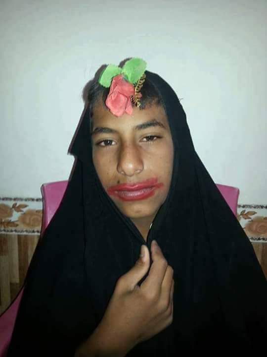 هذا حمار وهابي من السعوديه القي القبض عليه مع النازحين في الموصل الى اهل هذا الحمار شوفو ابنكم شمسوي بنفسه
