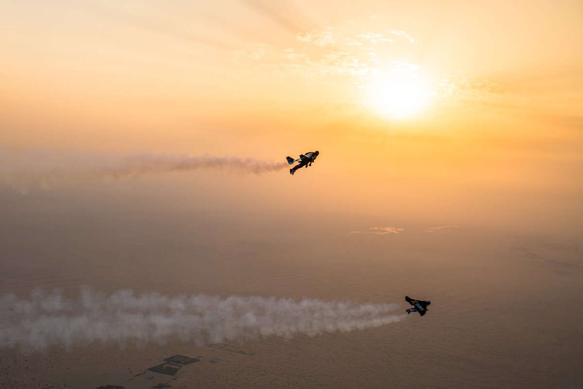 jetmandubai's tweet photo. Flying towards the #horizon, where the desert sands blend into the sunset...
#JetmanTeam #passionforflying #aviation #jets #wing #flights https://t.co/wB5VFOhYkG