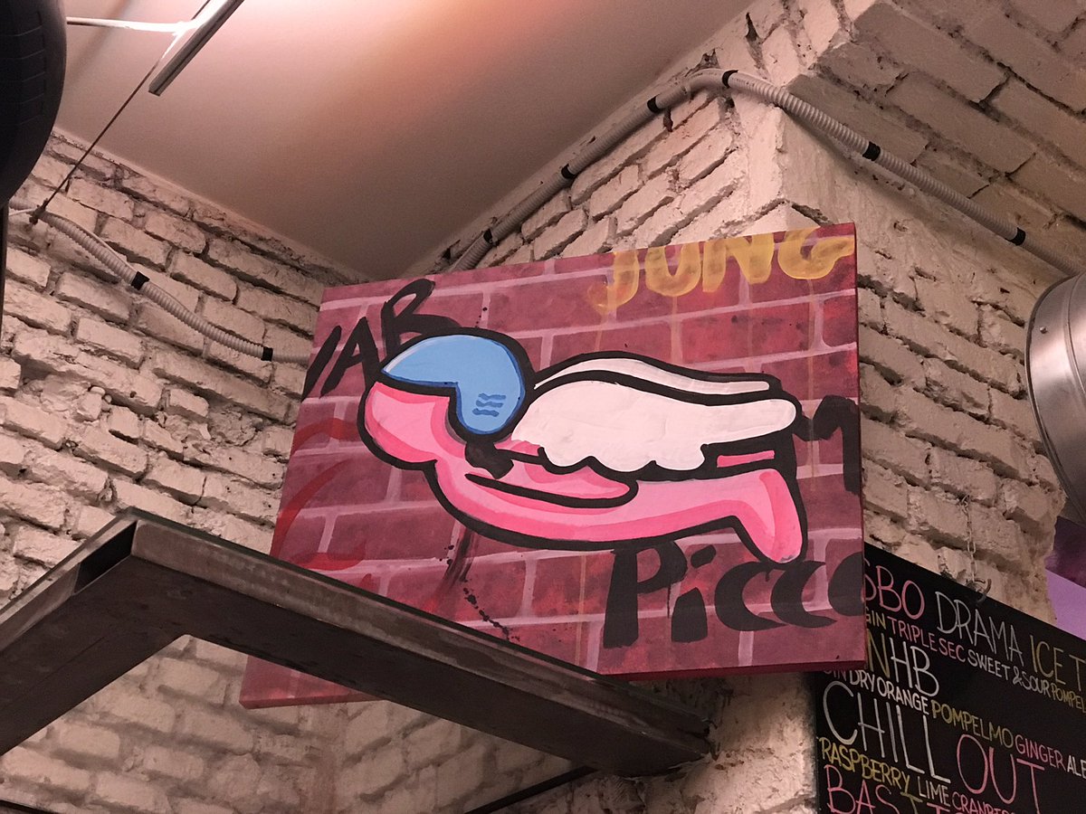 LeccoMilano's tweet photo. Questa sera la vernissage della mostra di SREETART@HOME a LeccoMilano Via Lecco 5 #ominorosa #aluà #ChristianAloi #littlepinkmen @aluart87 https://t.co/3yrztq9PIc