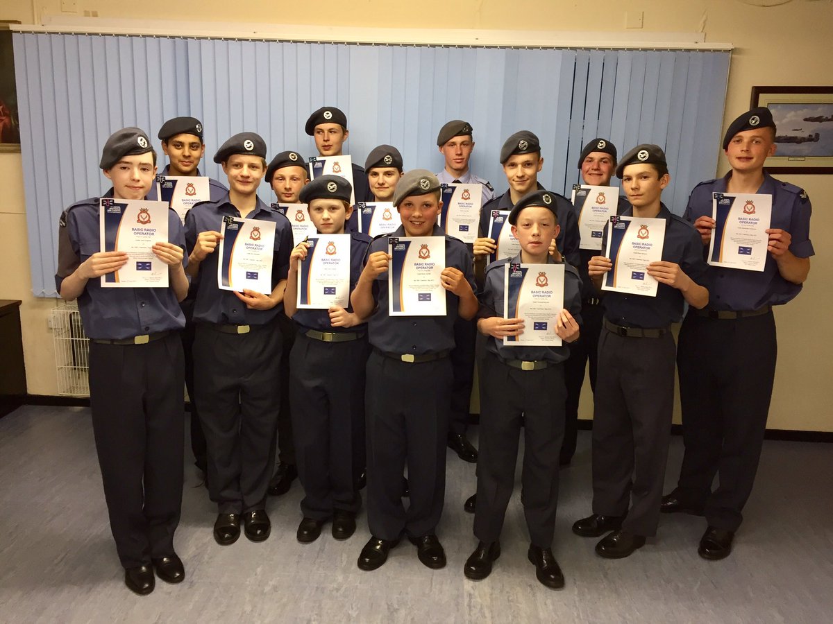 1367sqnATC's tweet photo. A whole host of blue communicator badges presented tonight
#team1367 #whatwedo #aircadets #communicatorbadge #bluebage #certifiacte #award https://t.co/dtExwziQpL
