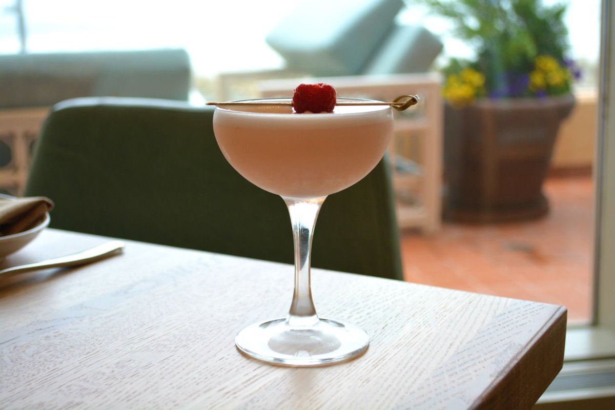 TropicanaAC's tweet photo. #MartiniWeek Feature: "The Olón Club" from @OlonRestaurant w/ bluecoat gin, lemon juice, egg white & homemade raspberry syrup! Starts 5/13. https://t.co/Z9sY7OqFjF