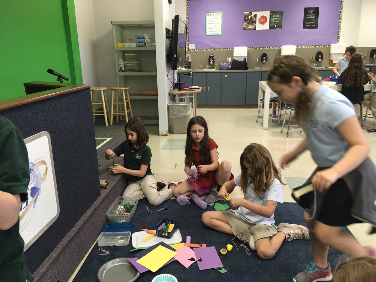 jessicasugiuchi's tweet photo. Today's challenge "Make Something from Nothing".  Brought out scraps, craft leftovers, and the recycle bin. #JAO #JAOilab #makerspaces https://t.co/yPahNlv206