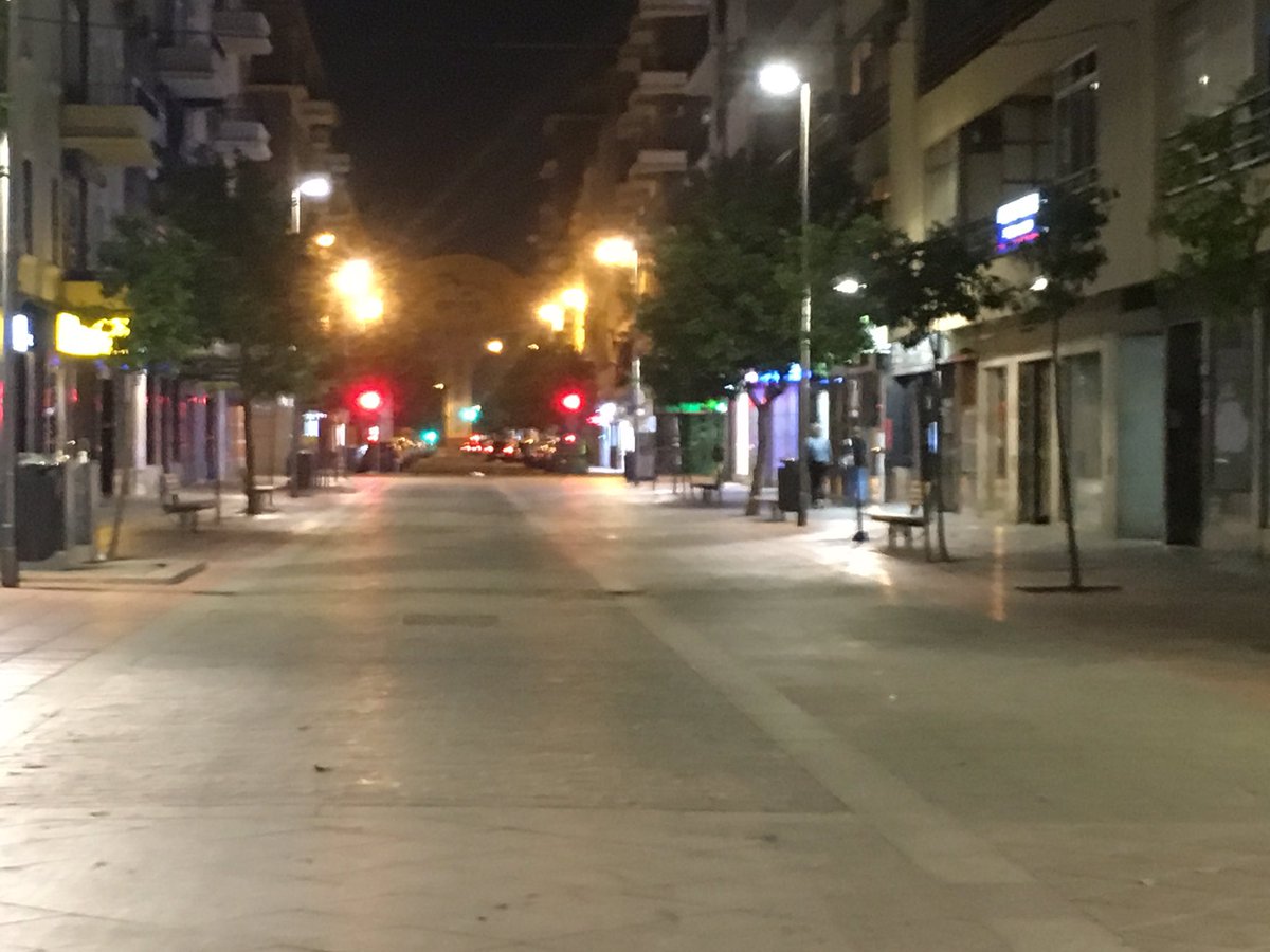 BrioEnfurecida's tweet photo. Define tristeza: https://t.co/PuOWrVWg52