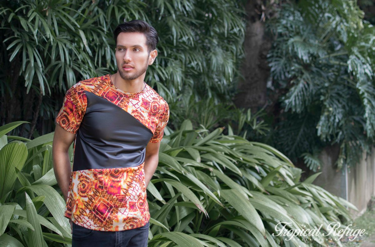arteyconcepto06's tweet photo. Si esa camiseta q tienes en el armario te hace sonreír, vale más d lo q cuesta. #ArteyConcepto Model @Miguel_1992_18 Foto @gabrielcreativo https://t.co/WgdKW9FagV