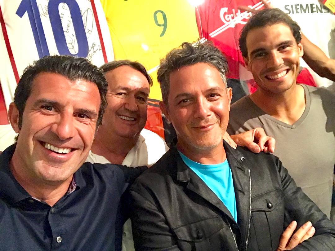 SinFlashes's tweet photo. Pero que trío en Madrid, Rafa, Sanz y Figo. https://t.co/uXnpjpcMc7