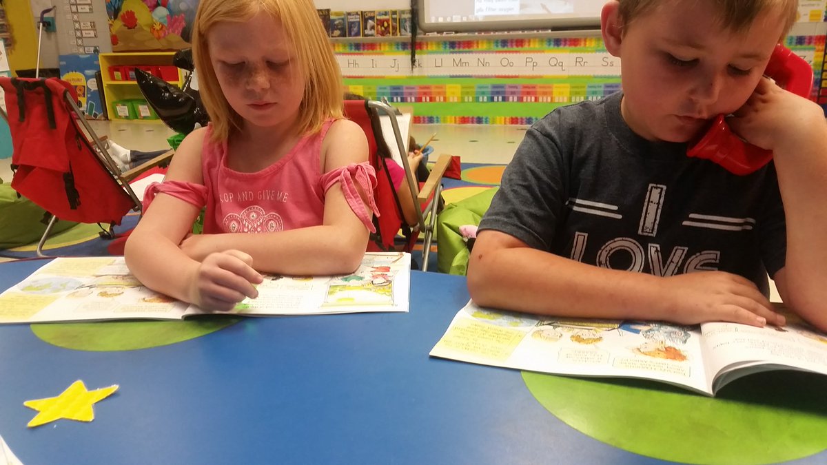 BethCaperton's tweet photo. FRS 1st grade is learning all about sea life. #happy classrooms #engagement #closereads #funinfirst https://t.co/sJz78WGXj8