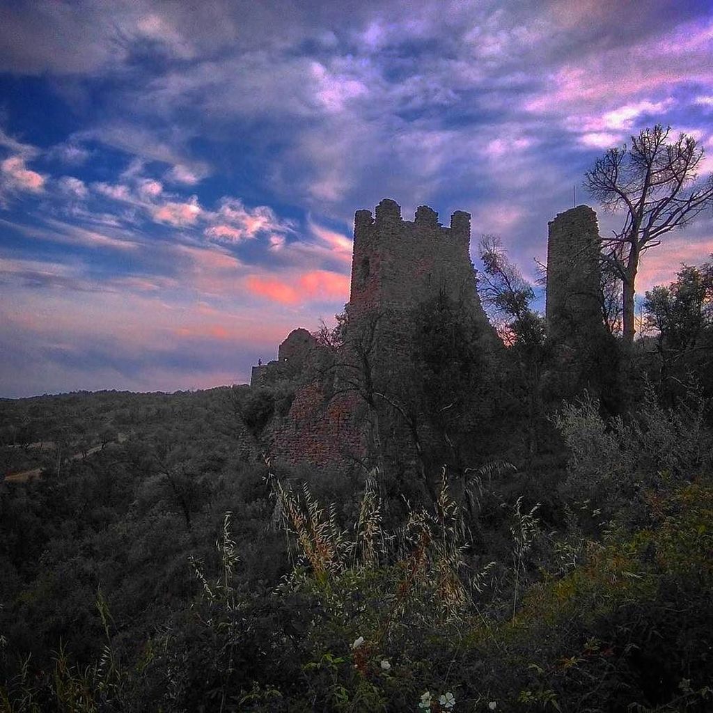 palamosonline's tweet photo. #Repost + Thanks! 😊@joantorrellas
・・・
Castell de Vilarromà,Palamós #gavarres #costabrava #palamos #palamosonline #sunset #stone #castle #pi… https://t.co/ui5UgoR2cw