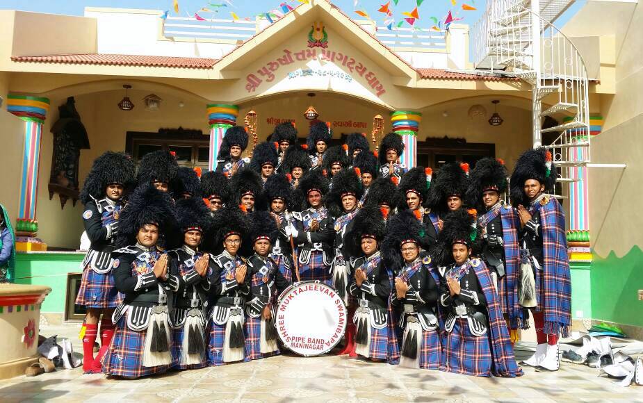 Shashit10's tweet photo. #smspb #scottish #dress #pipeband #team #BHARASAR #PROGRAMME #purshotam #mahal #team #photoshoot .@smspbmaninagar https://t.co/CSmIpukpqs