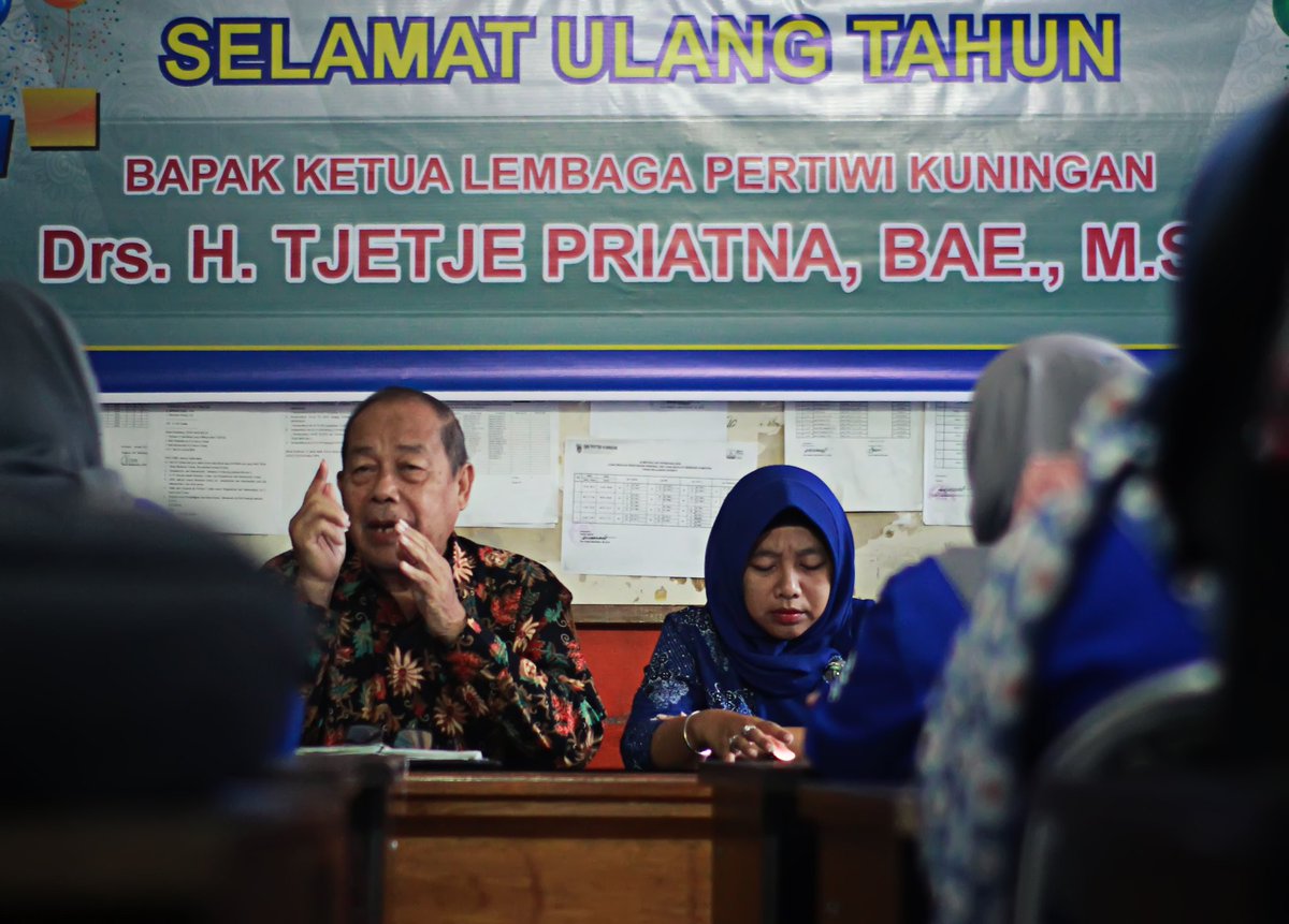 SMKPertiwi_kng's tweet photo. Selamat Ulang Tahun ke 76 Bapak Ketua Yayasan https://t.co/IKNlgvQu9r