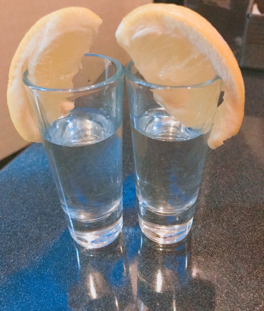 sagara_manato's tweet image. 依頼されたのでツイートします。
大井高校３年生17歳の女の子が未成年飲酒・喫煙をしています。スパブロ拡散お願いします。@Azuchi_0122 

#拡散希望
#RTした人全員フォローする