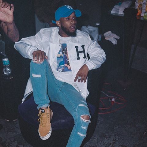 Fleek_Mag's tweet photo. .@torylanez deja los #SwaveSession por un momento para compartir track inédito junto a @DaveEast. #OutOfControl en https://t.co/hVuhNMDN48 https://t.co/FwY4ixzZM0