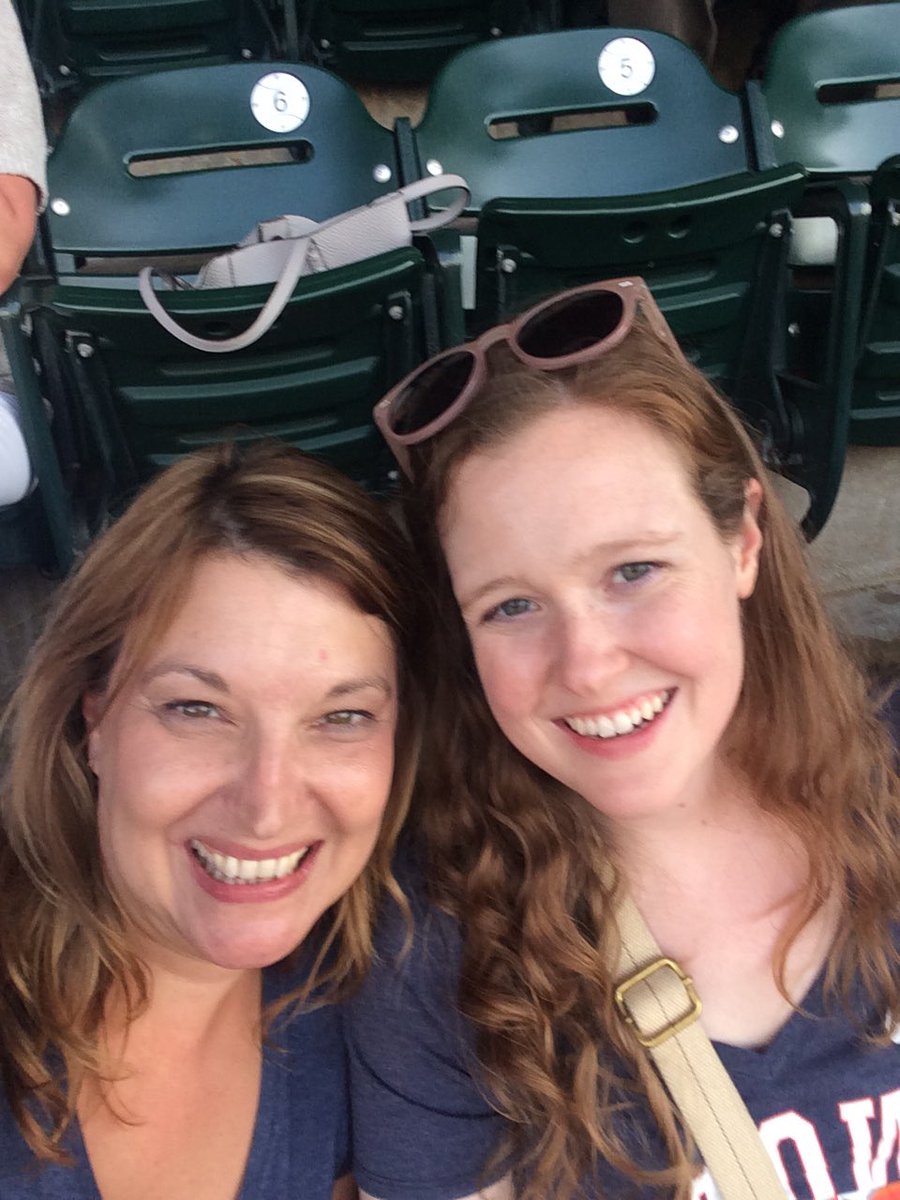 LynneBarry's tweet photo. MWE 😍⚾️⚾️⚾️😍 #SBProud @SBISD @MoffettTeach @tabpena @astros https://t.co/rH56IlA1H8