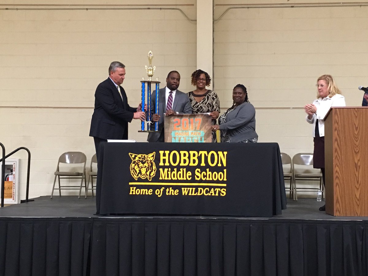 lw_monk's tweet photo. Trophy and Banner Presentation for IL March Math Madness Celebration @HobbtonMiddle #2inthenation https://t.co/vLgTLPdpz0