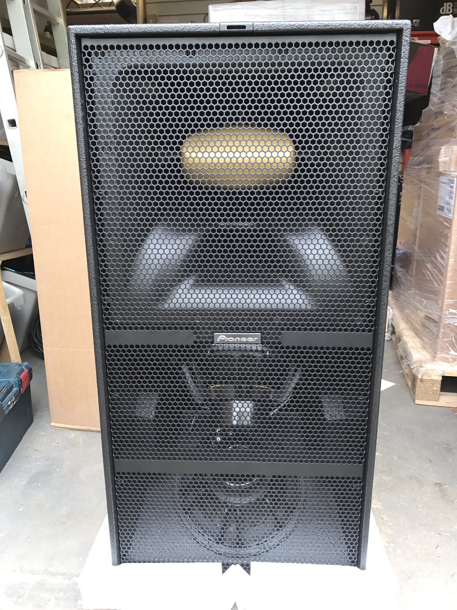 cosmicelec's tweet photo. Testing this beautiful thing today from @PioneerProAudio and blown away! Available for events and installs v soon #proaudio #pioneer #XY-3 https://t.co/er3oOeAWVM