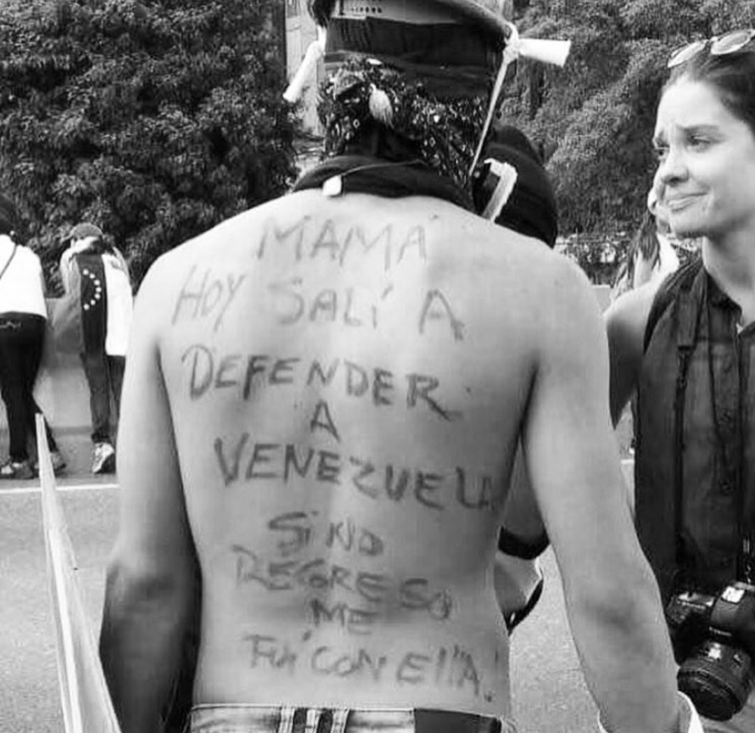 JuanDAponte94's tweet photo. Que imagen #FuerzaVenezuela #VenezuelaLibre https://t.co/xWYTy3Ftdr