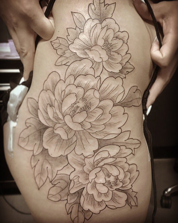 slaprox's tweet photo. Now taking appts for June! #ArtisticTheories #SlapOne @ATtattoos https://t.co/ELy0AfGnt9