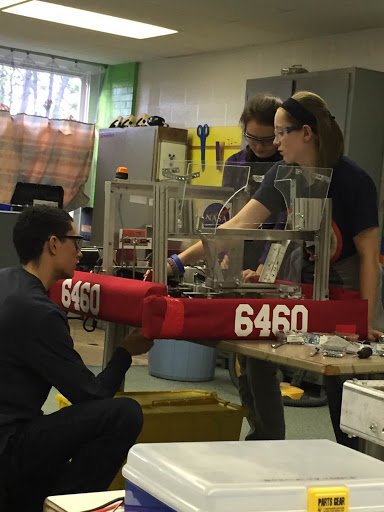 AirGuardiansINC's tweet photo. Making some minor modifications before WOW competition!
#omgrobots #FIRSTWOW #workinghard https://t.co/vfmfRx5dLW