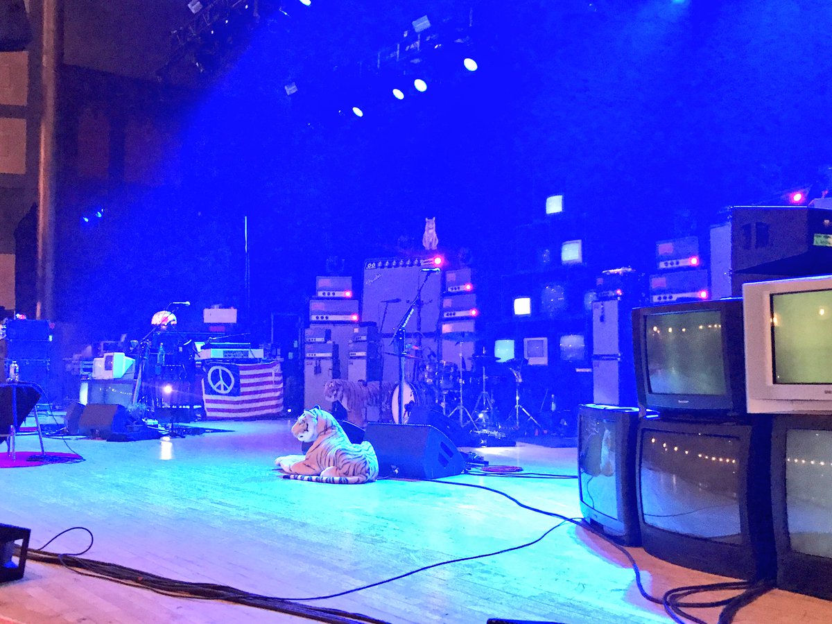 culhane's tweet photo. @masseyhall rock legend @TheRyanAdams will take the stage soon #cathoderaytubes #pinball #prisonerTour https://t.co/lVJQGbovcP