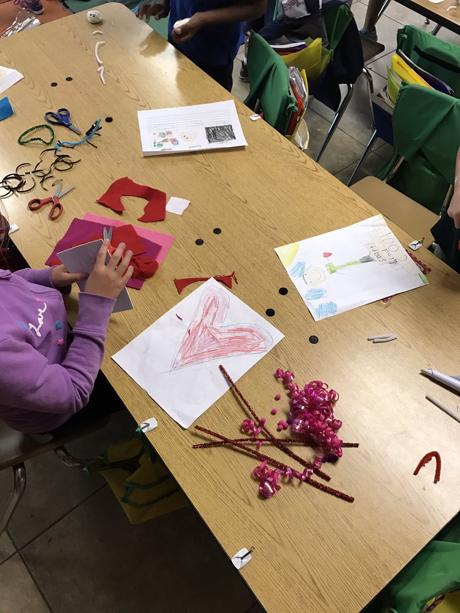 BettyyyB's tweet photo. Finished learning about American Symbols, now we make our own symbols #performancecycle #moonshotmoment #lovemyfirsties https://t.co/czDR5wAHRF