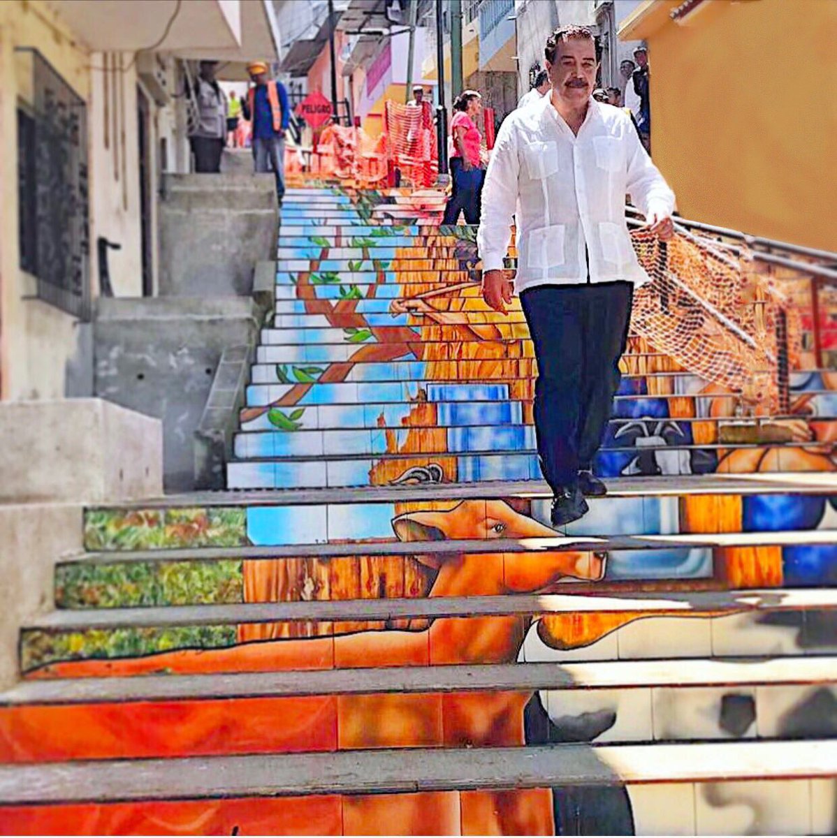 jaimenebotsaadi's tweet photo. Esto es parte de un nuevo proyecto de arte urbano, colores y murales, desarrollado en dos etapas, que anunciaremos en los próximos días. https://t.co/Iy7MwW25GV