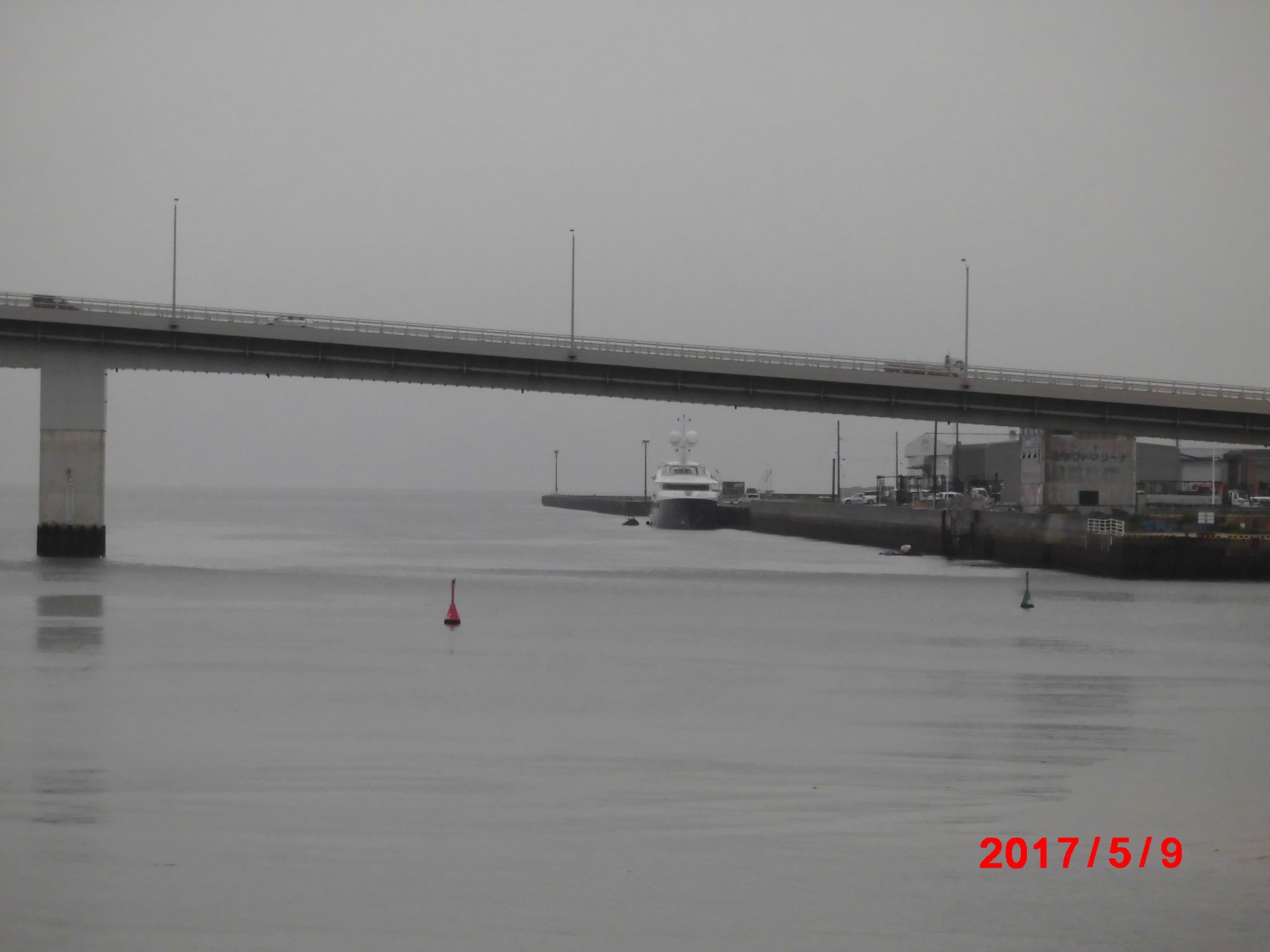 Sanohiroshima 広島港 五日市港 に ゴールデンウィーク前後2週間で 3隻も 大型客船が寄港しました 客船でも右舷側に接岸するんですね 廿日市港側には 謎のイギリス船 April も ずっと停泊しています 広島港 五日市港 廿日市港 豪華 Sanohiroshima 広島港 五日市港 に ゴールデンウィーク前後2週間で 3隻も 大型客船が寄港しました 客船でも右舷側に接岸するんですね 廿日市港側には 謎のイギリス船 April も ずっと停泊しています 広島港 五日市港 廿日市港 豪華