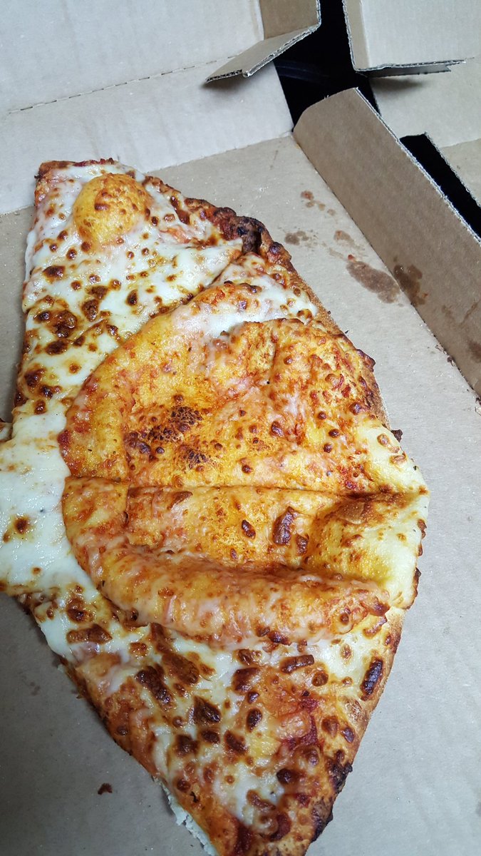 magestyayla's tweet photo. @dominos anything wrong with this pic? #unacceptable https://t.co/iTtQMhGbDd