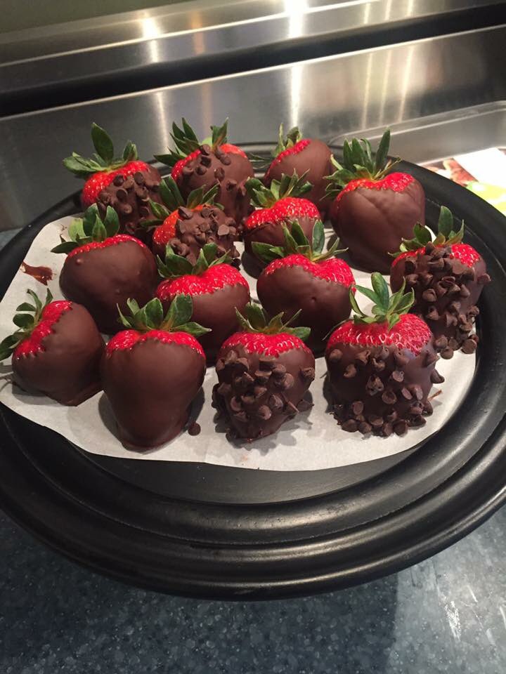 Fresh Chocolate Covered Strawberries! Purchase a single one or pack of 6! 🍓
