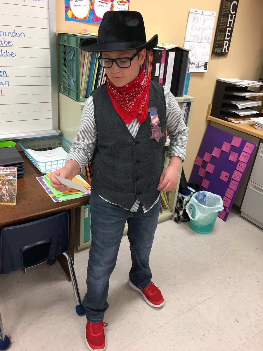 jlhilgendorf's tweet photo. Another successful famous Iowans wax museum presented by the third graders!! So fun! #CCDSPride https://t.co/2zpQpwjKte