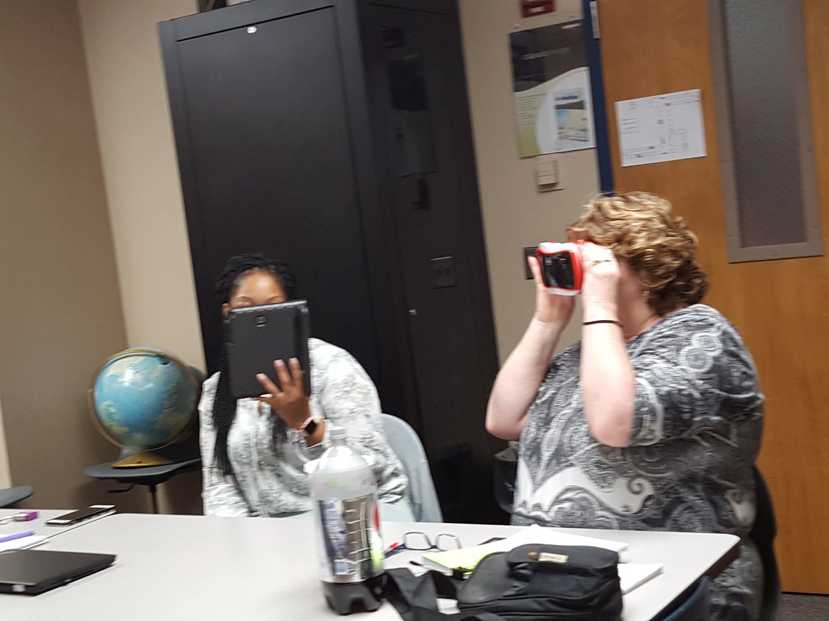 rach6579's tweet photo. Blended learning in 4th grade! Google expedition learning in 5th grade! #LearningNeverStops #16Days #MayLearning https://t.co/REqMZpbIPR