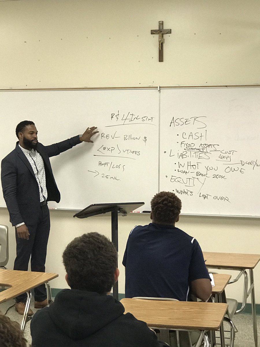 boscobusiness's tweet photo. Thank you to Louis Jamison for visiting w/ @boscobusiness today &amp; sharing your expertise on financial projections, P&amp;L, &amp; forecasting sales. https://t.co/rwnPGUBDBy