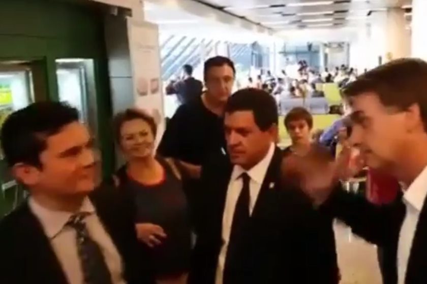 dopadaprado's tweet photo. Sérgio Moro telefonou para Bolsonaro para explicar "frieza" em encontro no... https://t.co/6N0EbDm4Iw by #editorahumanas via @c0nvey https://t.co/wxP7PKdDHk