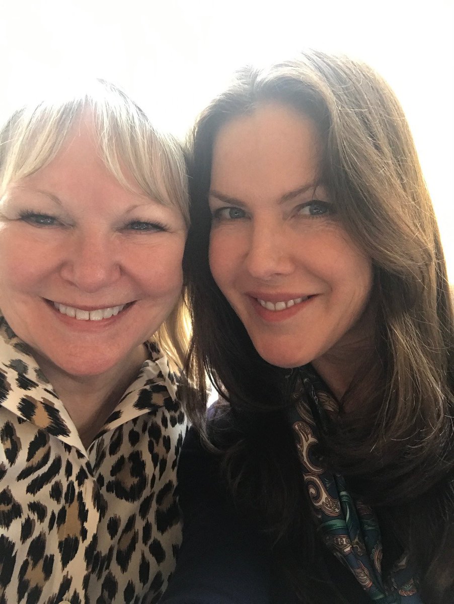kirareedlorsch's tweet photo. Thanks to @debbyoconnor for gathering a fun #LadiesLunch @carolynhennesy @lillymelgar #eatattheflats #fanclubs @ https://t.co/0Pfzw9gE0D https://t.co/uS39uF64Jr