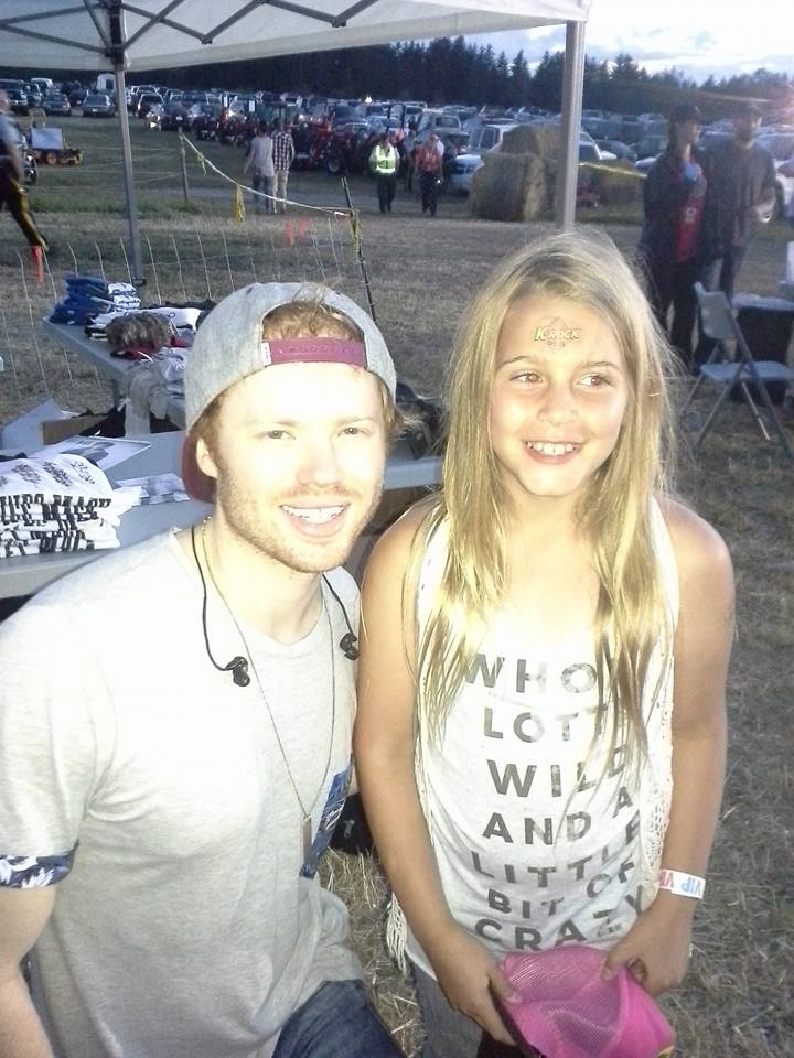 mamaforgod's tweet photo. @WesMackMusic She just found you on her favorite show Heartland from a few yrs ago.She's more in love than ever ;) #CCMF2016 #YouMadeHerDay https://t.co/U029oOVItw