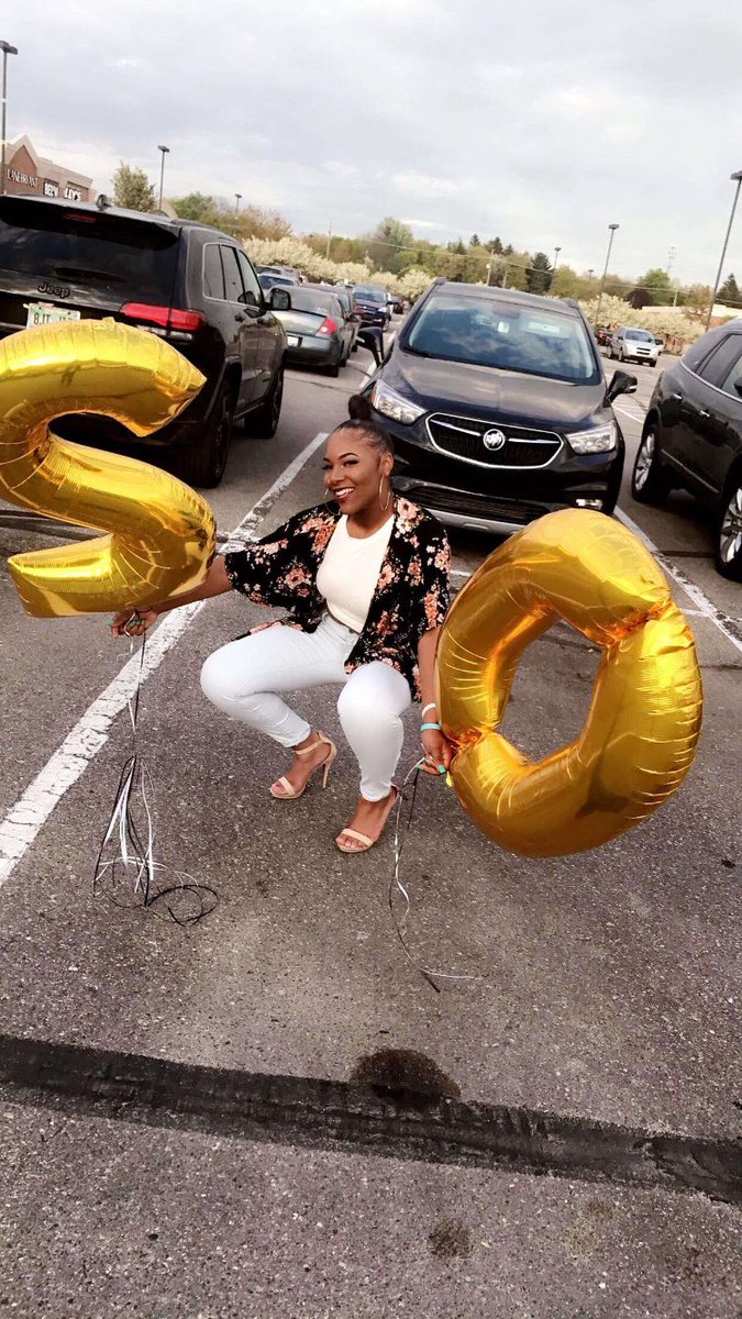 ericahathaway__'s tweet image. Blessed to see 2️⃣0️⃣🎉💕👑