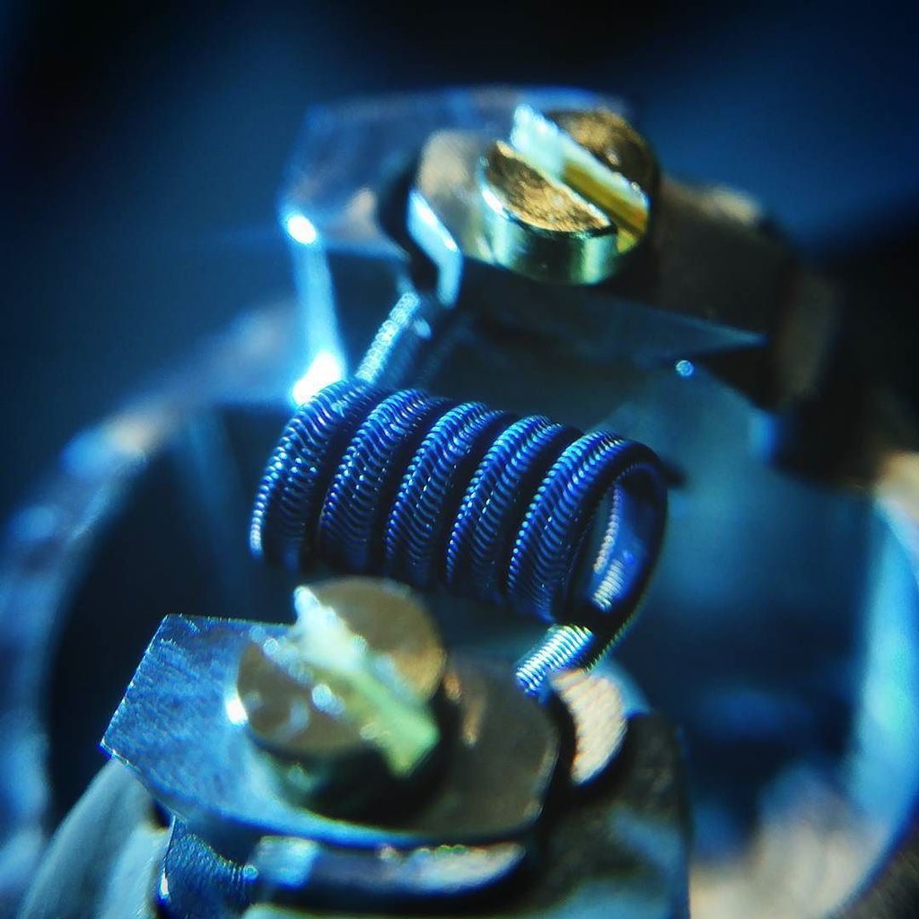 majorvapes's tweet photo. Got them Saddlehorse Blues blues... #alienblues #alienclapton #coilporn #coilart #wireporn #vapeporn #vapepics #va… https://t.co/KR1B0sxzfF https://t.co/fmKE61ONmR