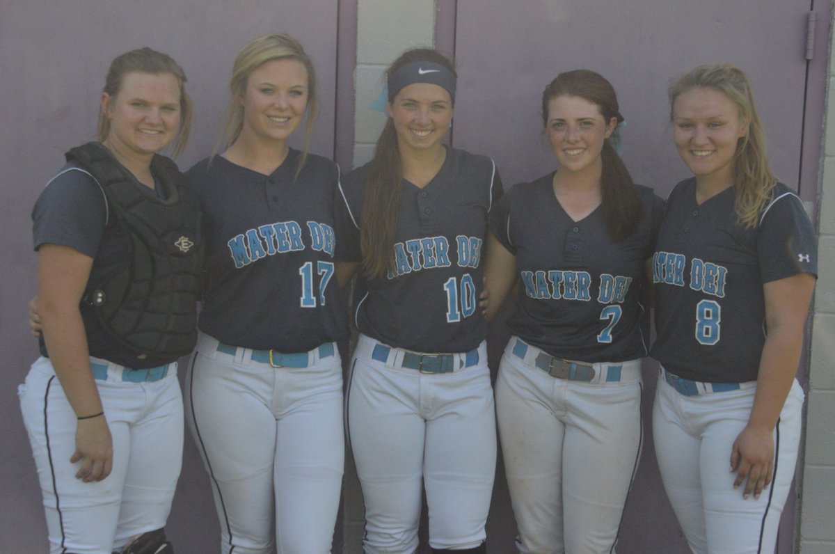 mwilson_Banner's tweet photo. Seniors help Mater Dei sotball team beat Freeburg 16-1. https://t.co/SV7JpOczVw
