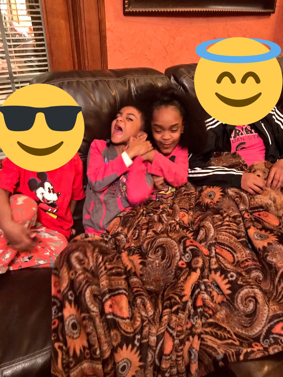 omgitstantheman's tweet image. When a girl love a girl but that girl hate that girl