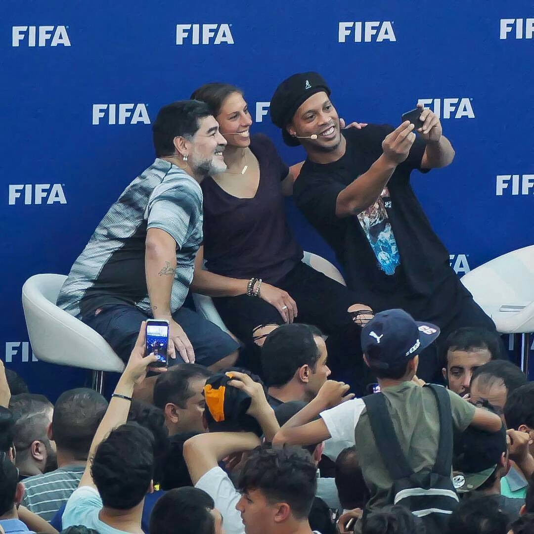 SinFlashes's tweet photo. Sobra talento entre estos dos genios del fútbol. Que daríamos por volver a verlos jugar. https://t.co/qP2wAZyFPc
