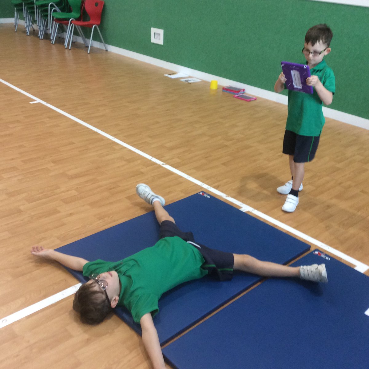 RanchesPS_PE's tweet photo. iPads used in PE @RanchesPrimary for our Y2 pupils to work in small groups and correct their shapes during the Gymnastics module! https://t.co/eiuzRwFc3P